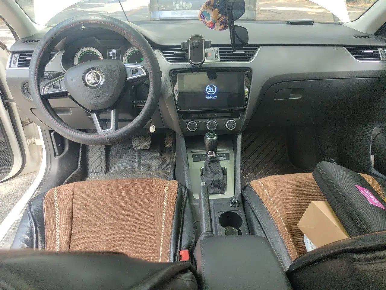 Skoda Octavia 2019 1.5L Automatic Smart Drive Luxury Edition China VI Standard — миниатюра 9