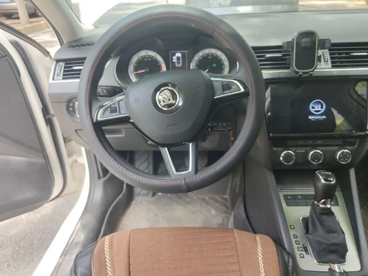 Skoda Octavia 2019 1.5L Automatic Smart Drive Luxury Edition China VI Standard — миниатюра 10