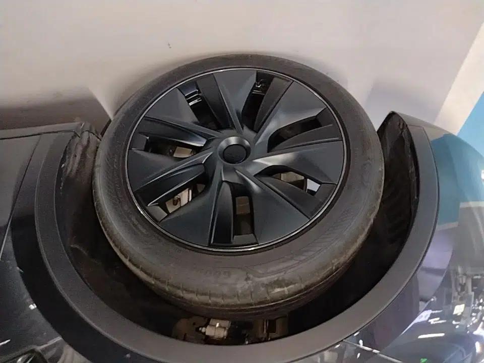 Tesla Model Y 2024 Rear-Wheel-Drive Version — миниатюра 10