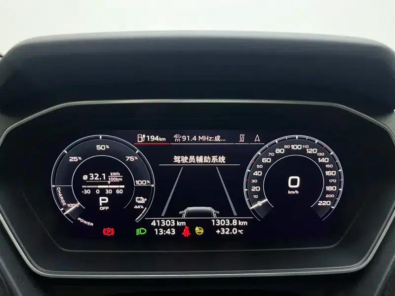 Audi Q4 e-tron 2023 Model 40 e-tron Trailblazer — миниатюра 12