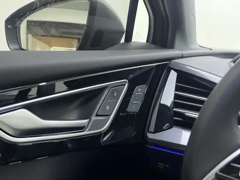 Audi Q4 e-tron 2023 Model 40 e-tron Trailblazer — миниатюра 9