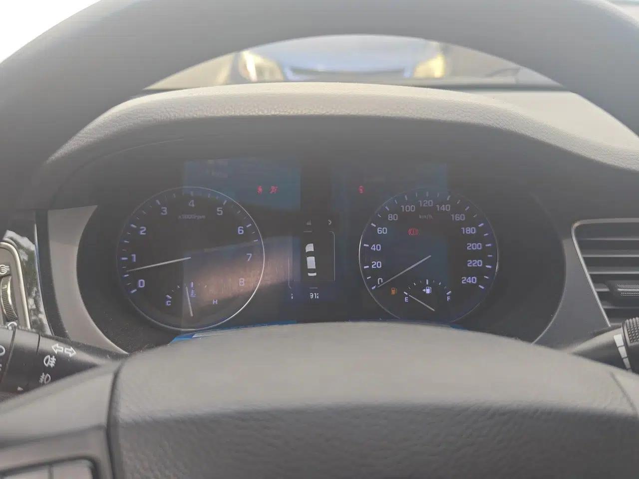 Hyundai Mistra 2016 1.8L Automatic Smart GLS — миниатюра 11