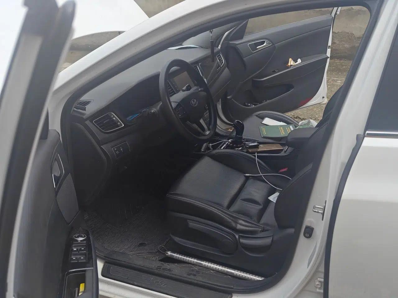 Hyundai Mistra 2016 1.8L Automatic Smart GLS — миниатюра 15
