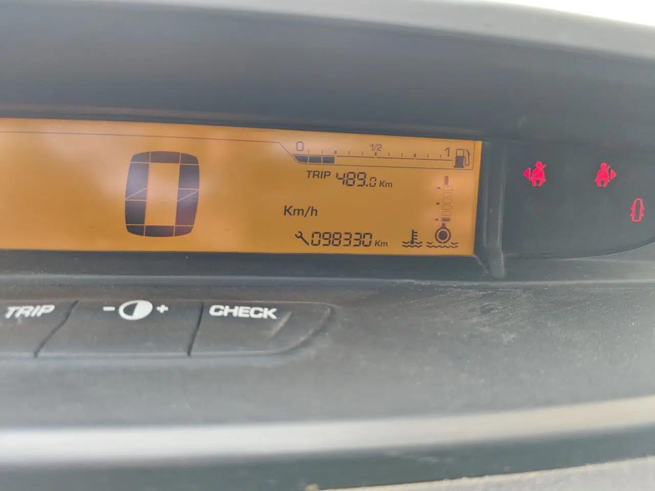 Citroen C-Quatre 2013 Sedan 1.6L Automatic Prestige Model — миниатюра 12