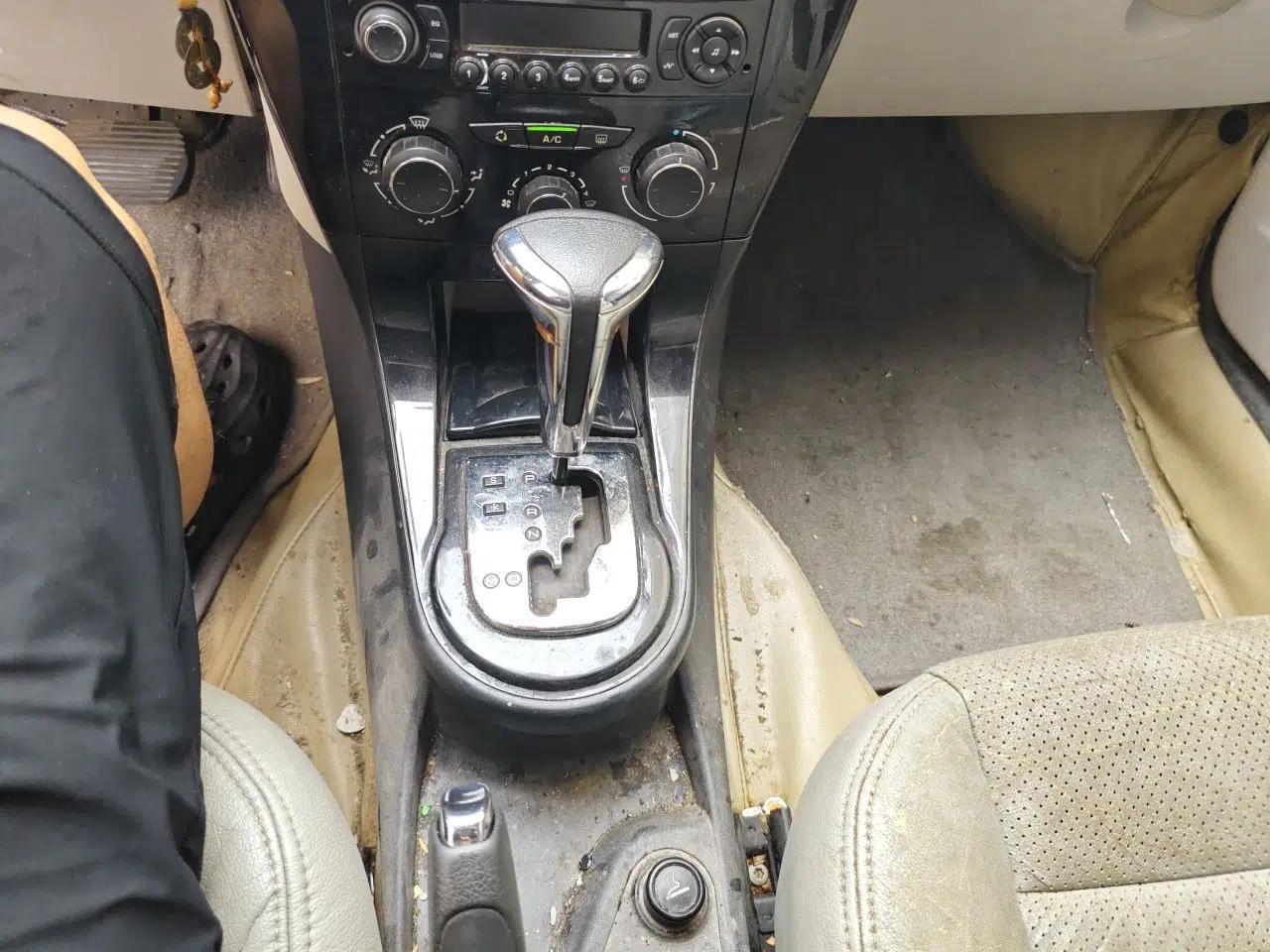 Citroen C-Quatre 2013 Sedan 1.6L Automatic Prestige Model — миниатюра 14