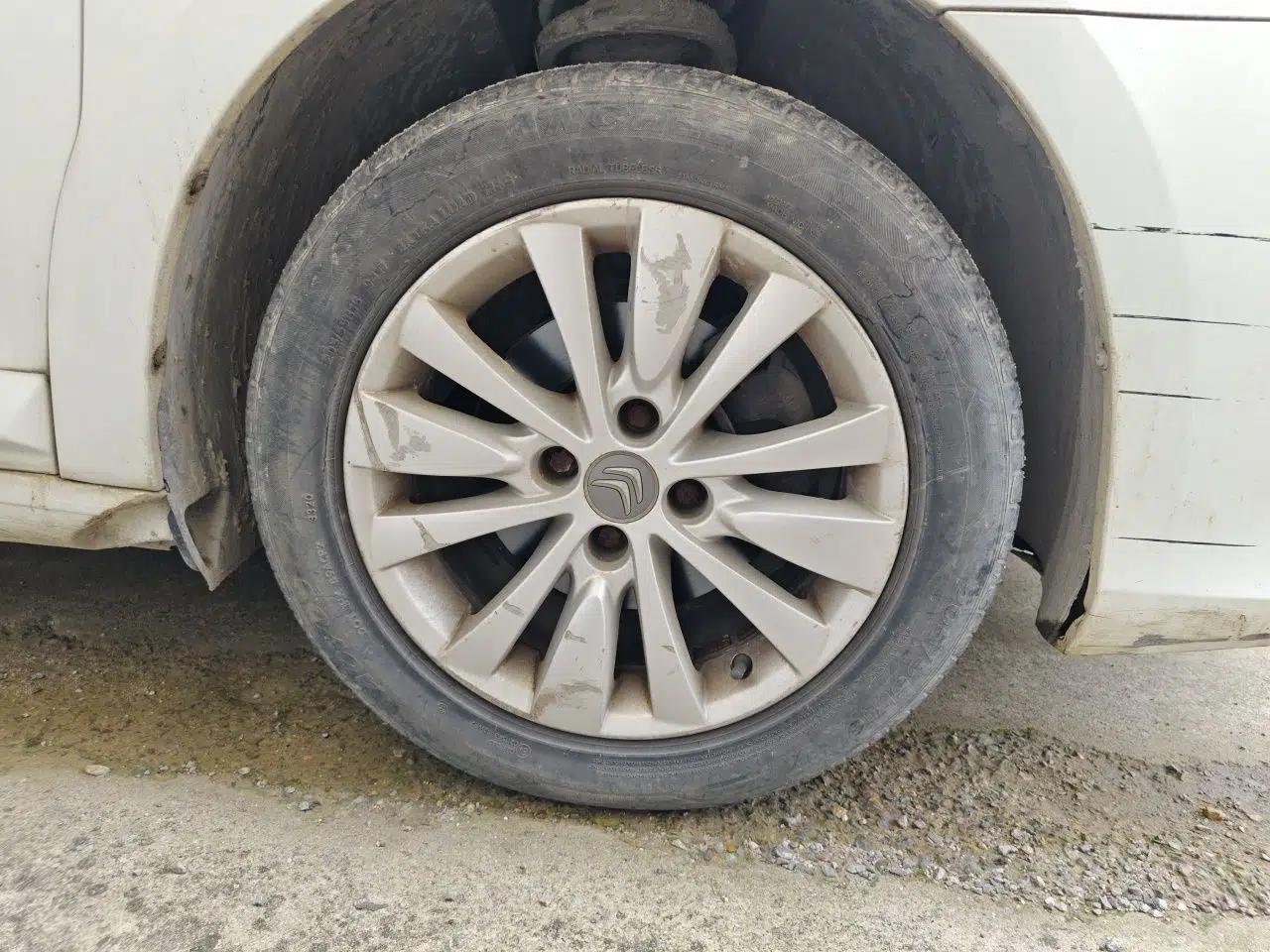 Citroen C-Quatre 2013 Sedan 1.6L Automatic Prestige Model — миниатюра 8