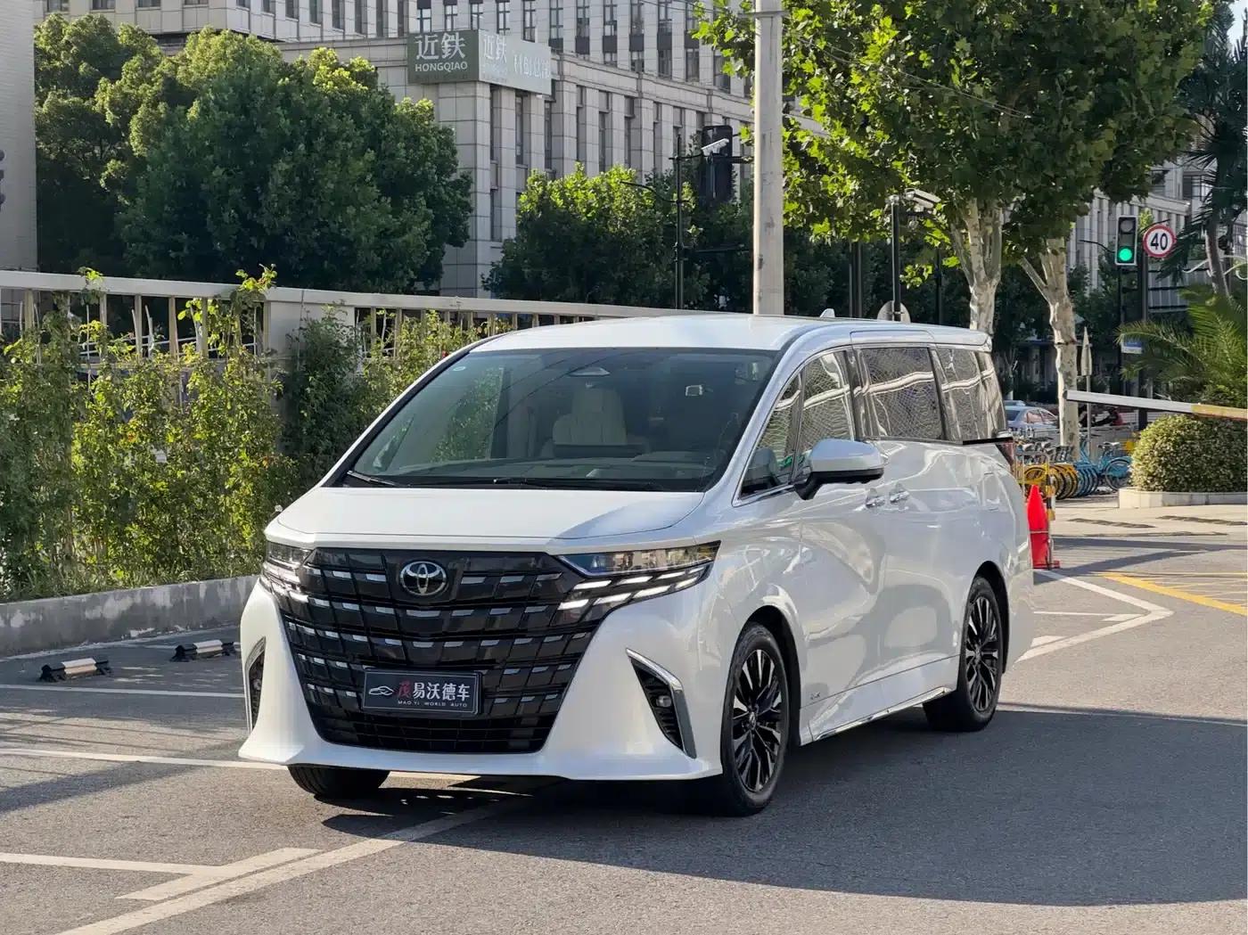 2024 Alphard Hybrid 2.5L Premium Edition — миниатюра 1
