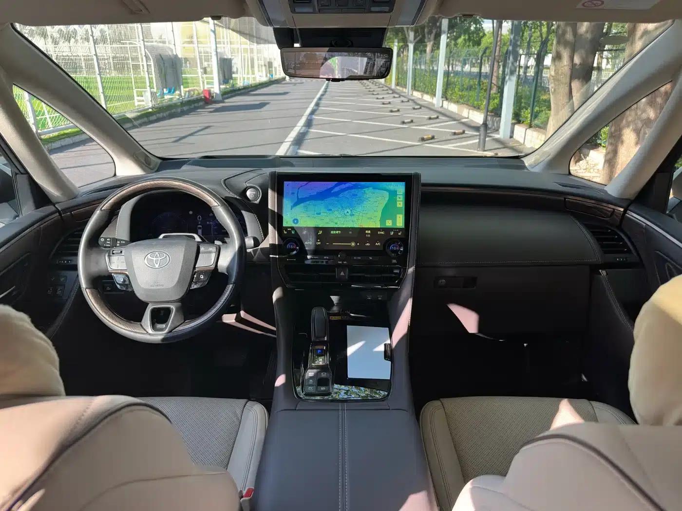 2024 Alphard Hybrid 2.5L Premium Edition — миниатюра 20