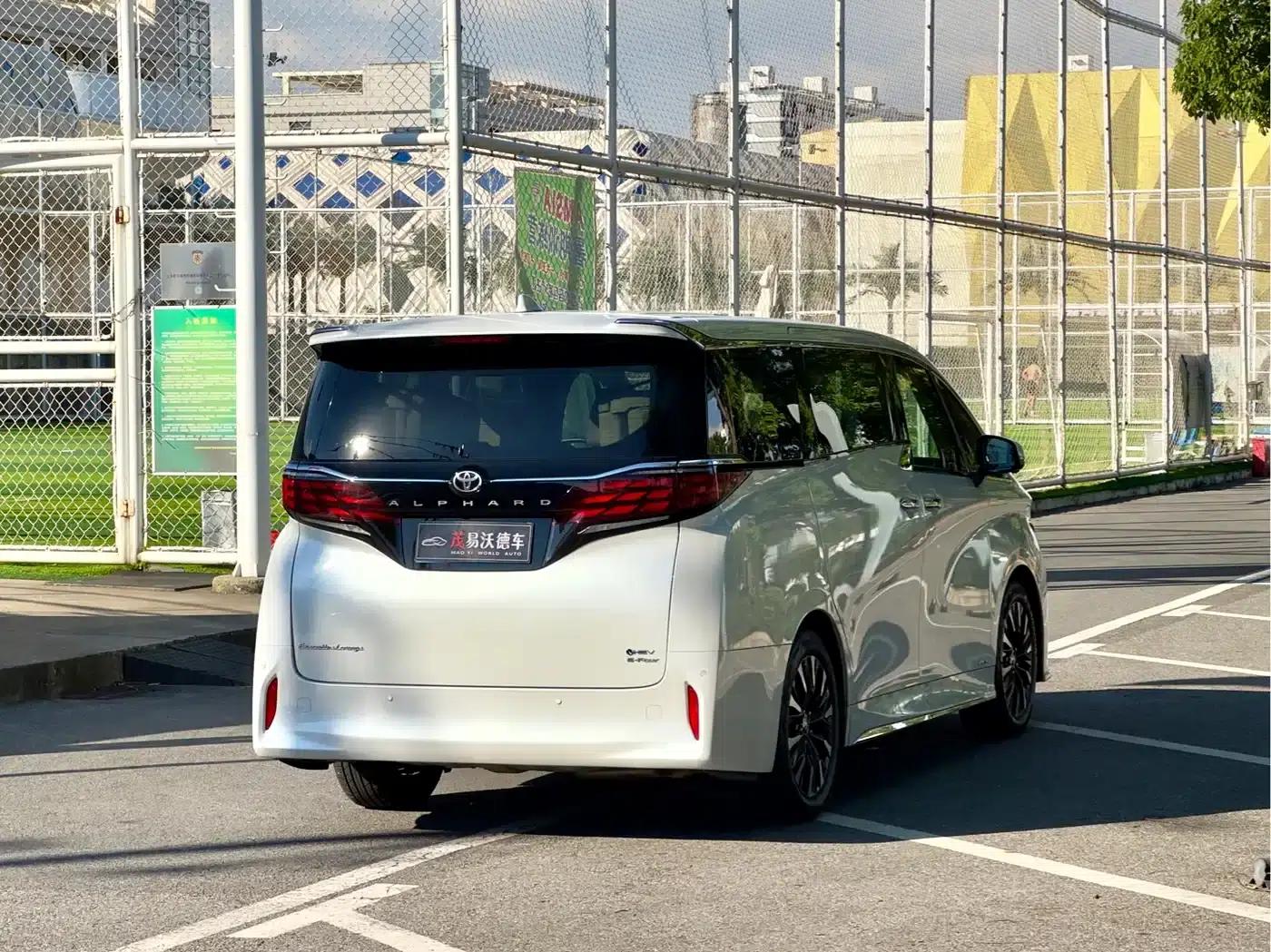 2024 Alphard Hybrid 2.5L Premium Edition — миниатюра 5
