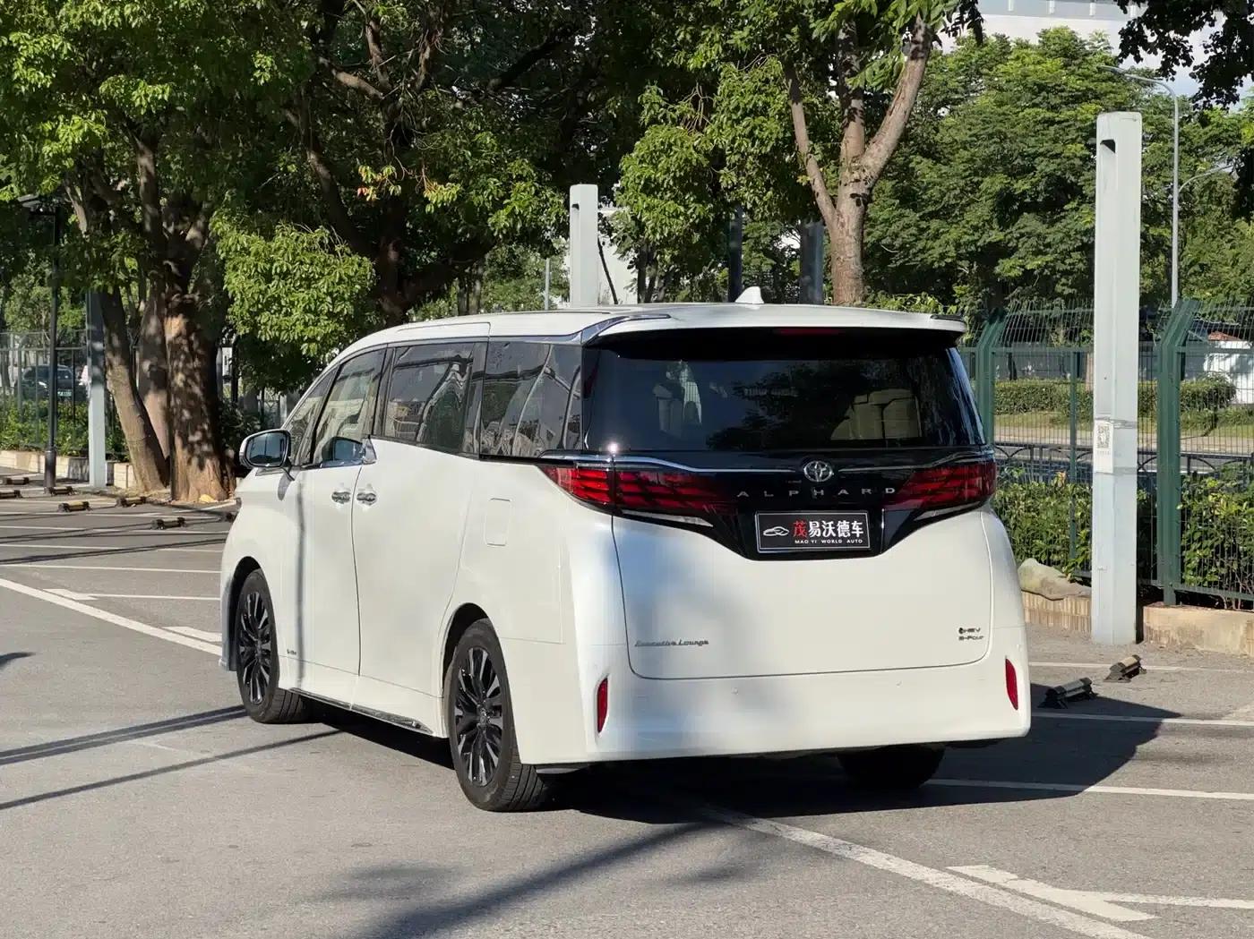 2024 Alphard Hybrid 2.5L Premium Edition — миниатюра 6