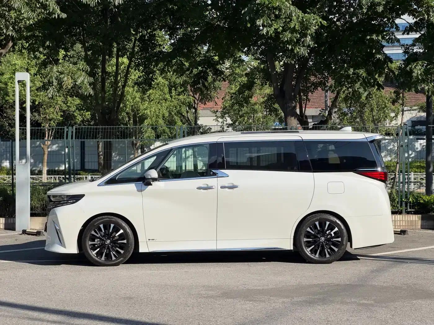 2024 Alphard Hybrid 2.5L Premium Edition — миниатюра 7
