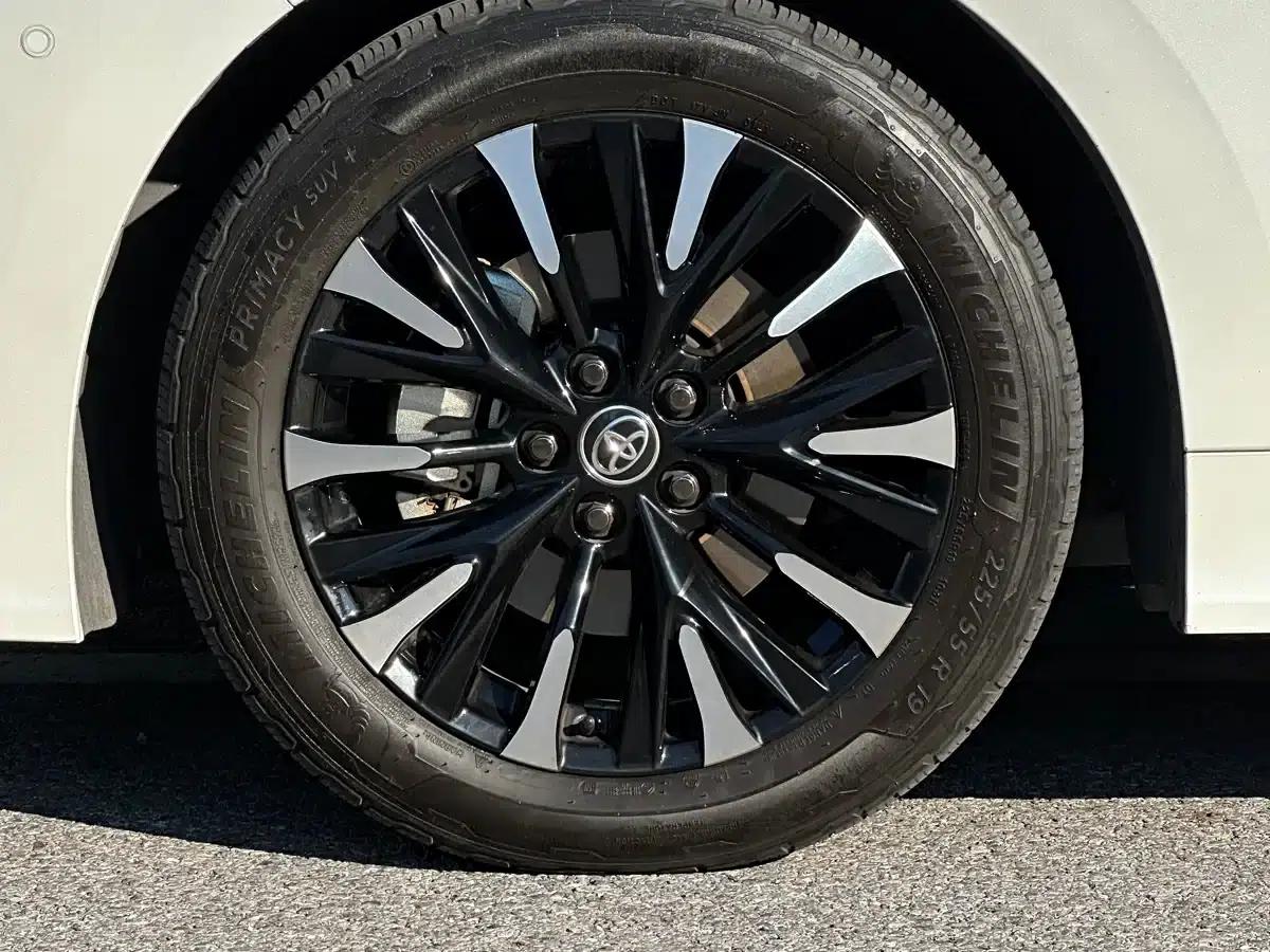 2024 Alphard Hybrid 2.5L Premium Edition — миниатюра 8
