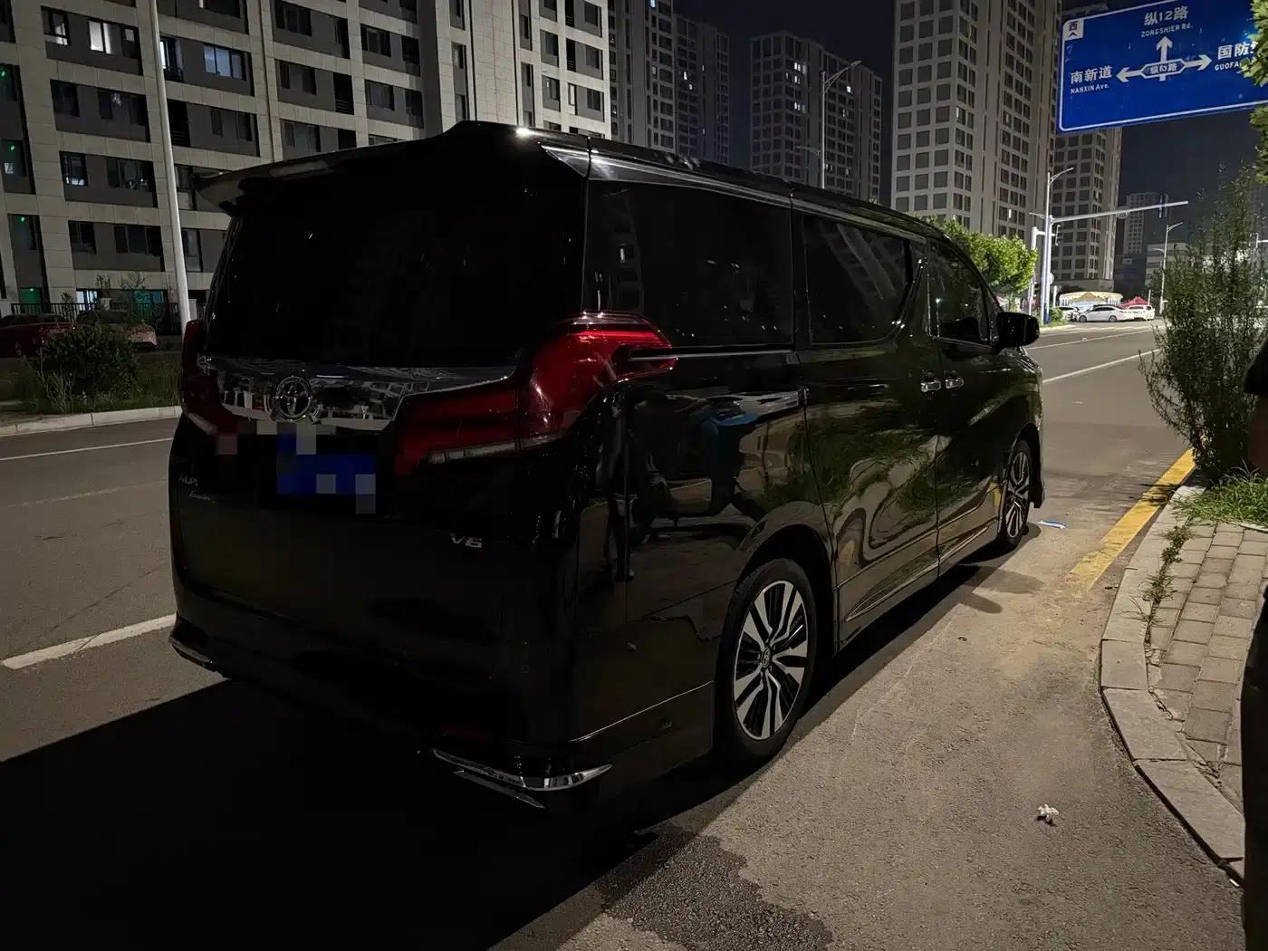 2022 Alphard 3.5L Premium Edition — миниатюра 3