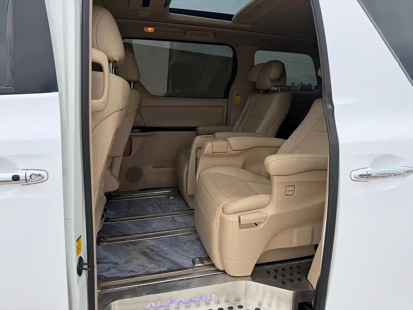 2012 Alphard 3.5L Luxury Edition — миниатюра 7