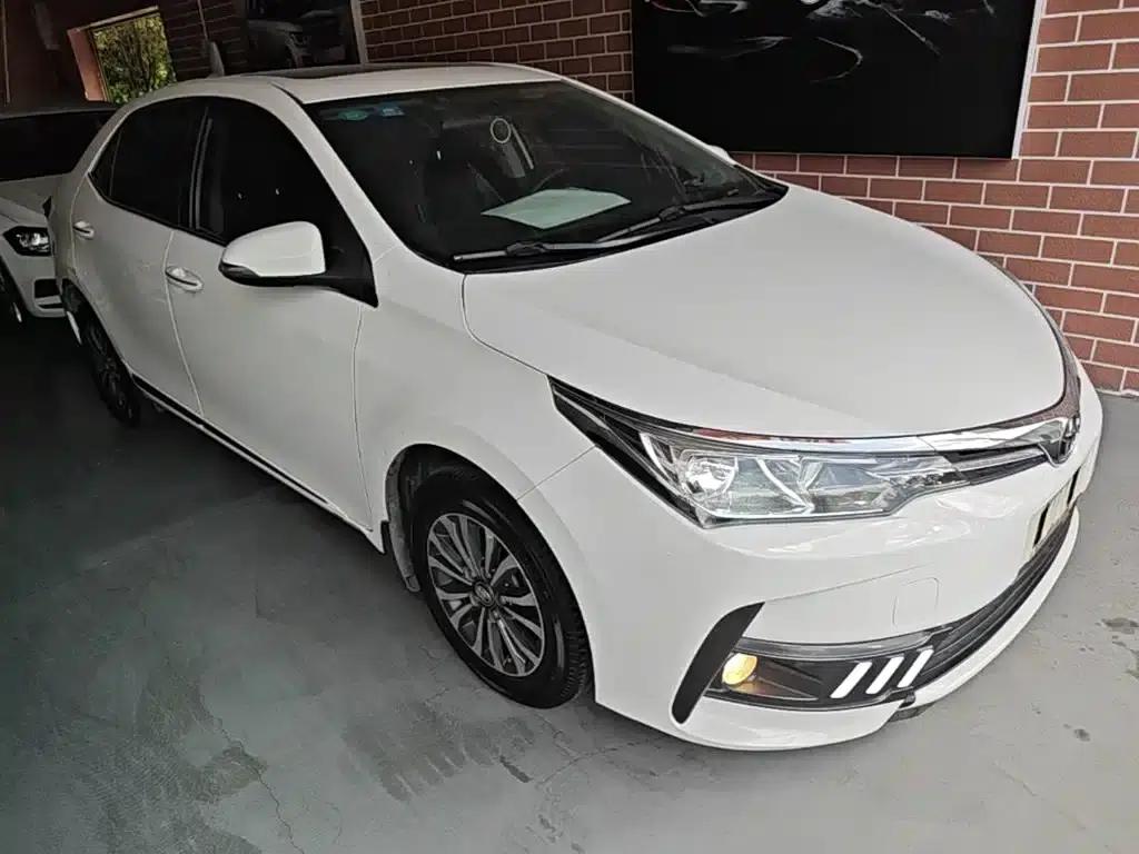 2017 Corolla Facelift 1.2T S-CVT GL-i — миниатюра 4