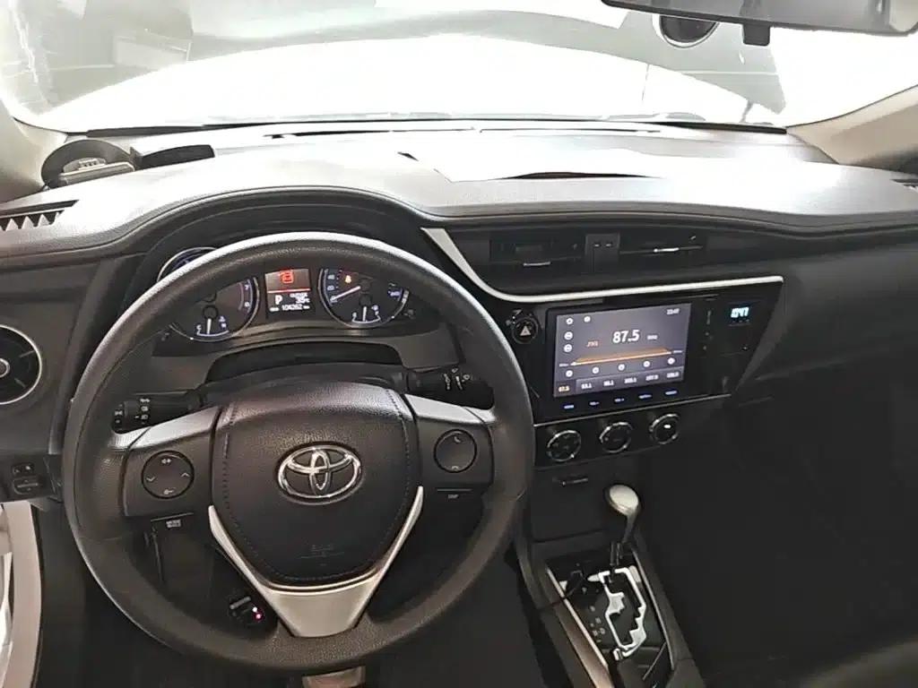 2017 Corolla Facelift 1.2T S-CVT GL-i — миниатюра 10