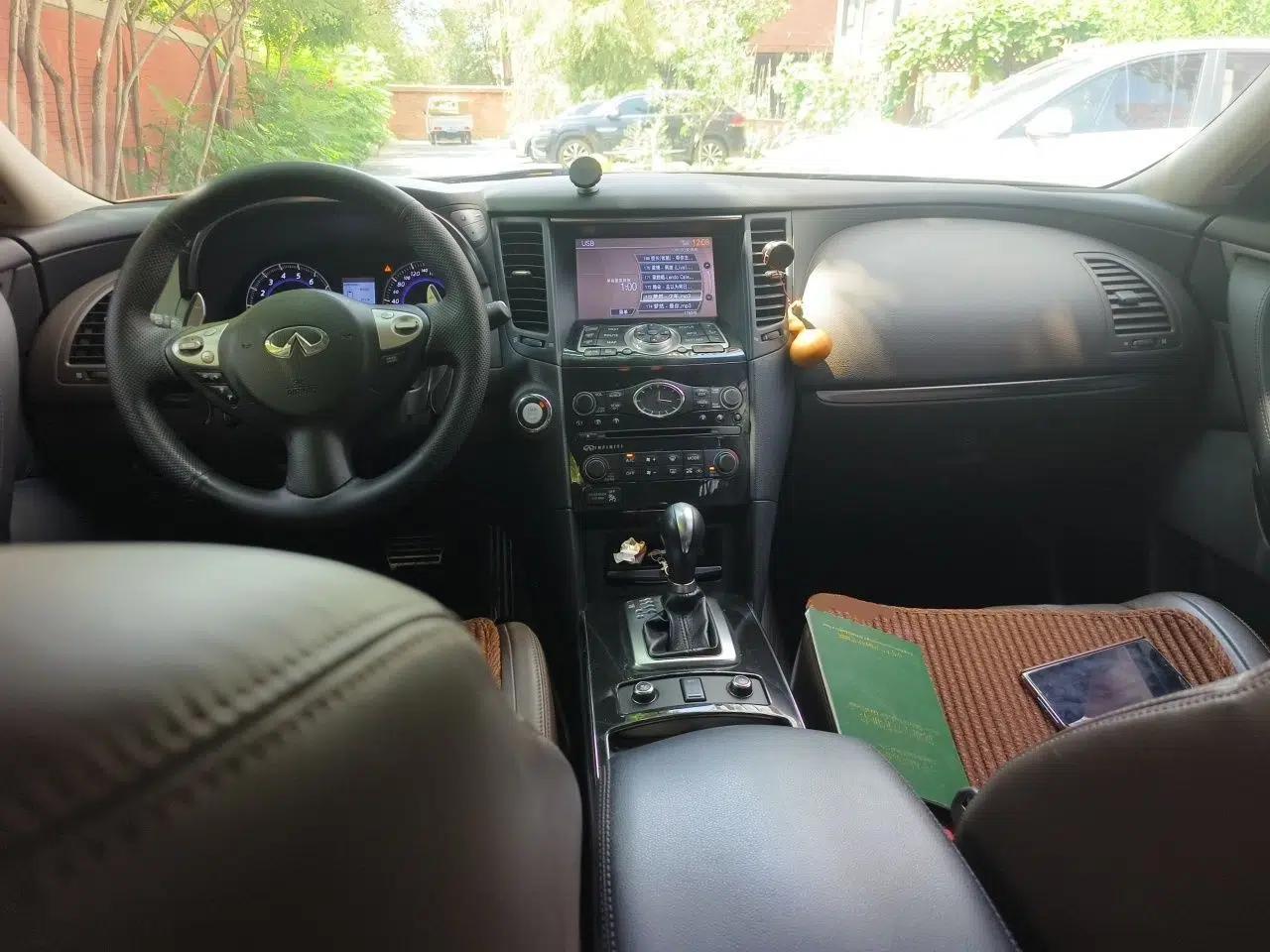 Infiniti QX70 2013 3.7L Standard Edition — миниатюра 9