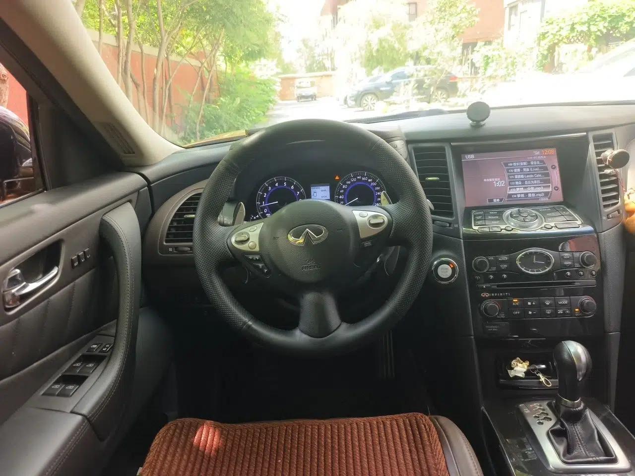 Infiniti QX70 2013 3.7L Standard Edition — миниатюра 10