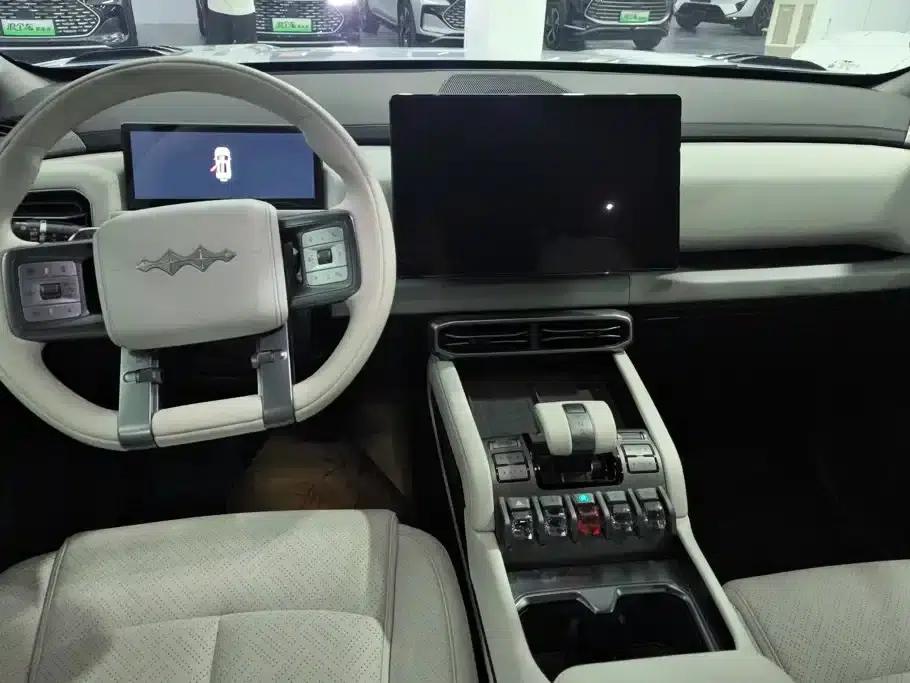 Titanium 3 2025 501KM AWD Max Edition — миниатюра 12