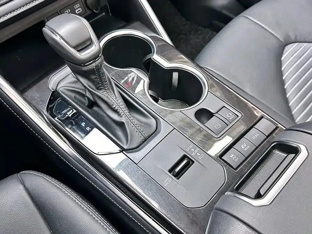 Crown Land Cruiser 2024 2.5L HEV 4WD Luxury Edition — миниатюра 15