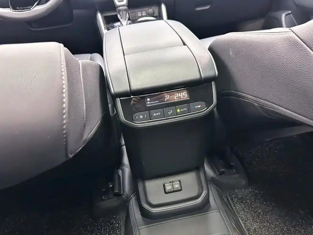 Crown Land Cruiser 2024 2.5L HEV 4WD Luxury Edition — миниатюра 17
