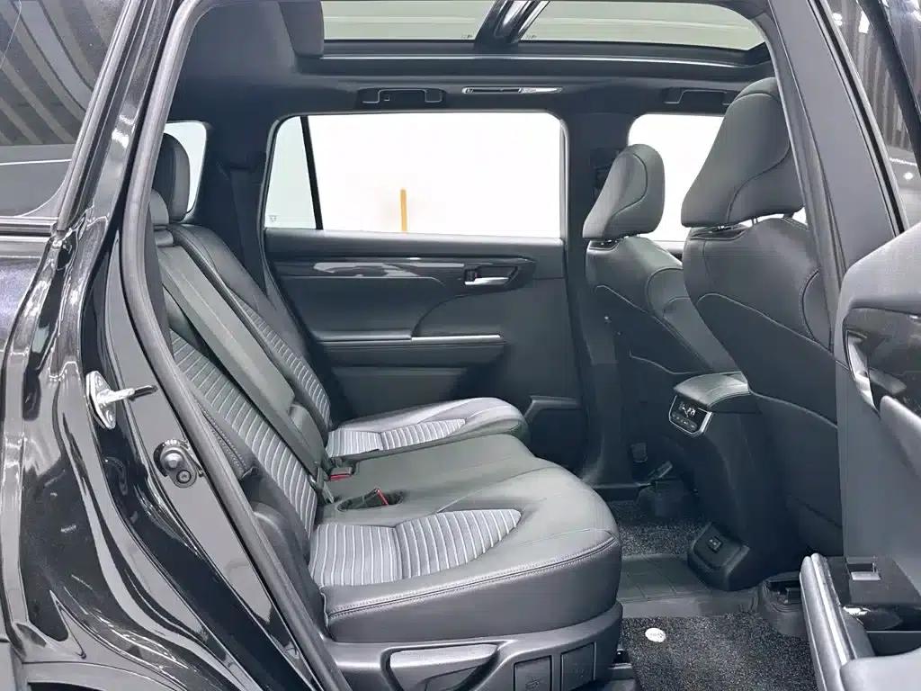 Crown Land Cruiser 2024 2.5L HEV 4WD Luxury Edition — миниатюра 9