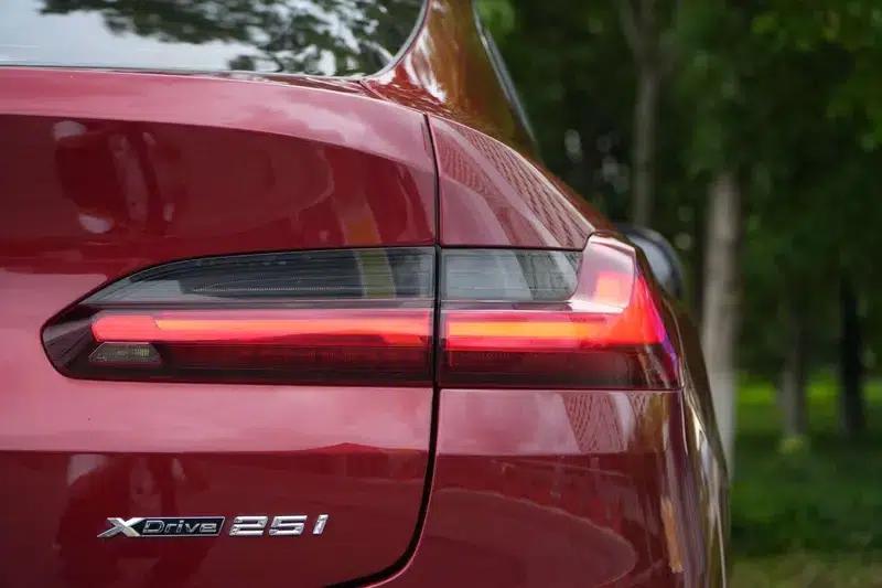 2020 BMW X4 xDrive25i M Sport Package — миниатюра 6