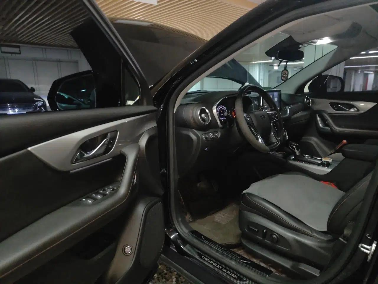 Chevrolet Blazer 2022 Mild Hybrid 650T Redline 7-Seater Thunder Edition — миниатюра 16