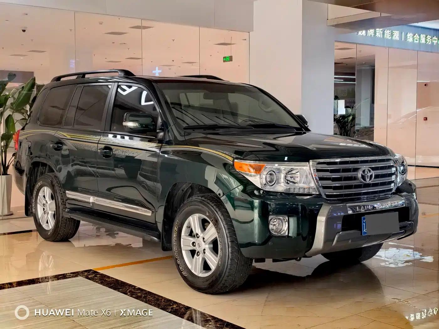 2012 Land Cruiser 4.6L Automatic VX-R — миниатюра 2