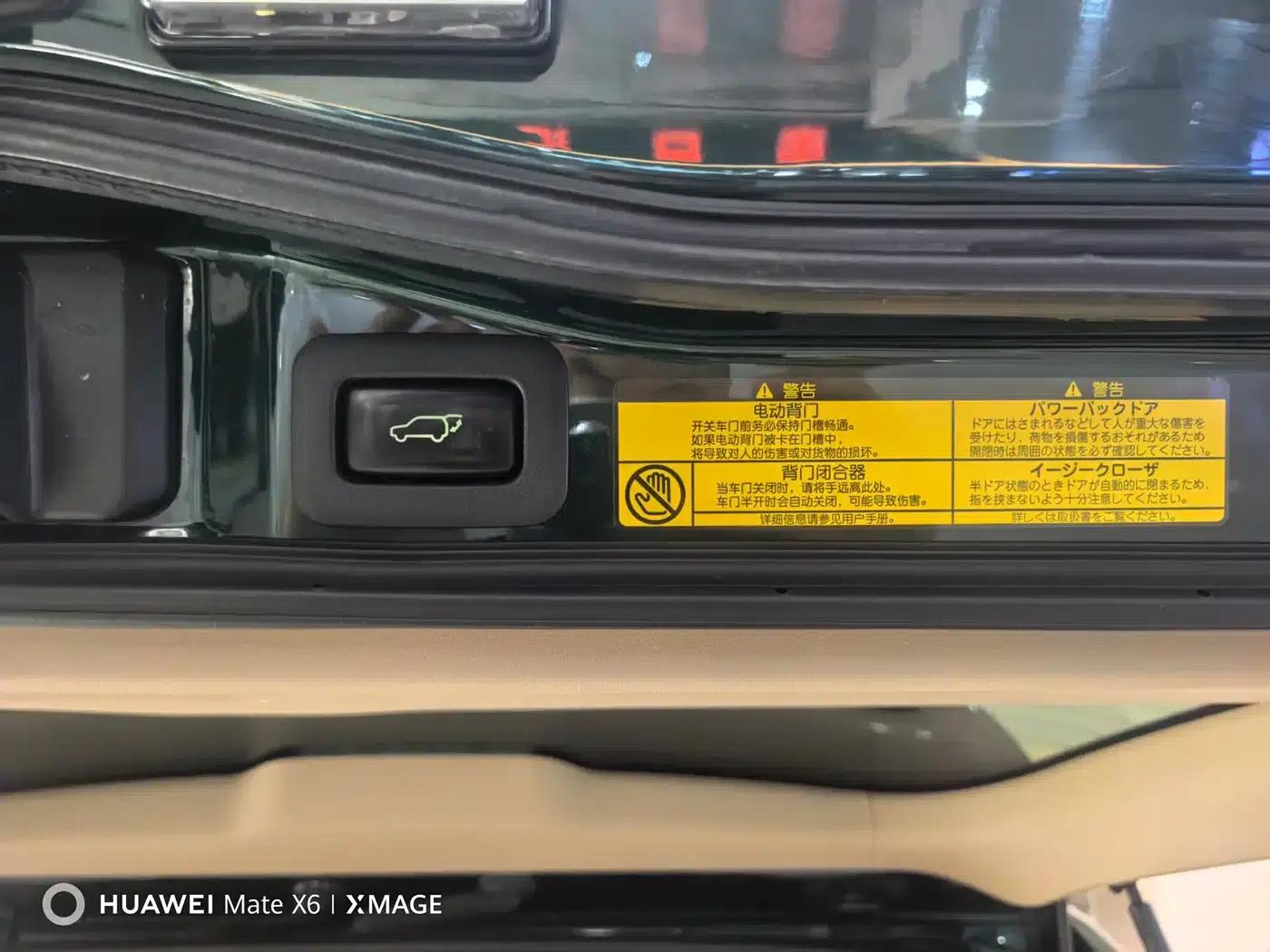2012 Land Cruiser 4.6L Automatic VX-R — миниатюра 14