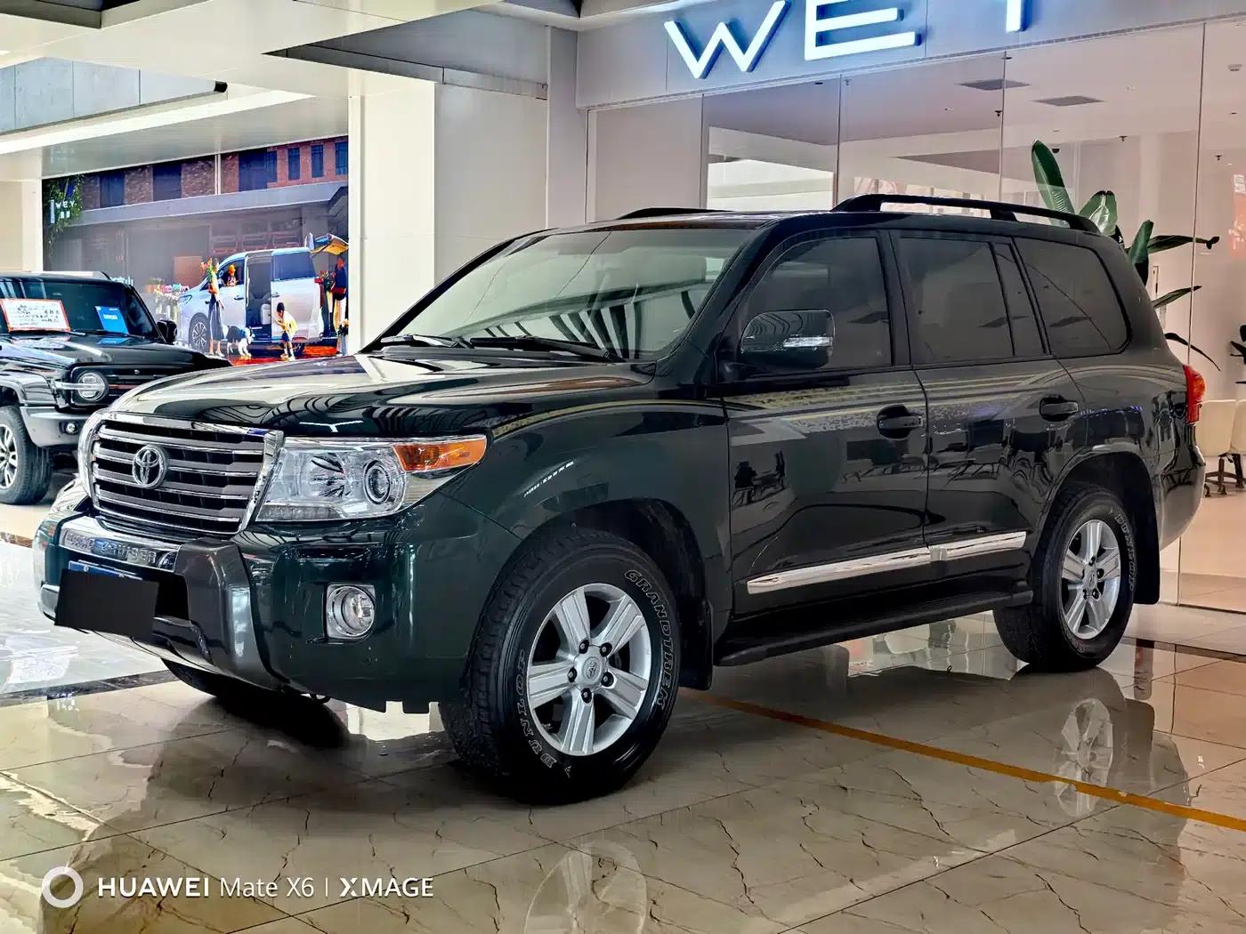 2012 Land Cruiser 4.6L Automatic VX-R — миниатюра 3