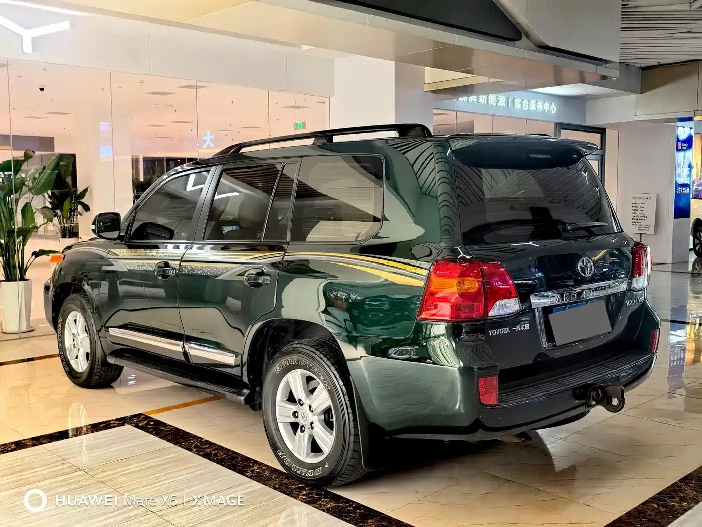 2012 Land Cruiser 4.6L Automatic VX-R — миниатюра 5