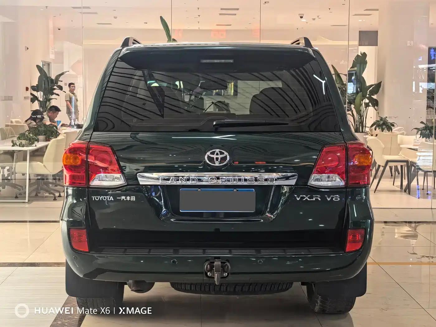 2012 Land Cruiser 4.6L Automatic VX-R — миниатюра 6