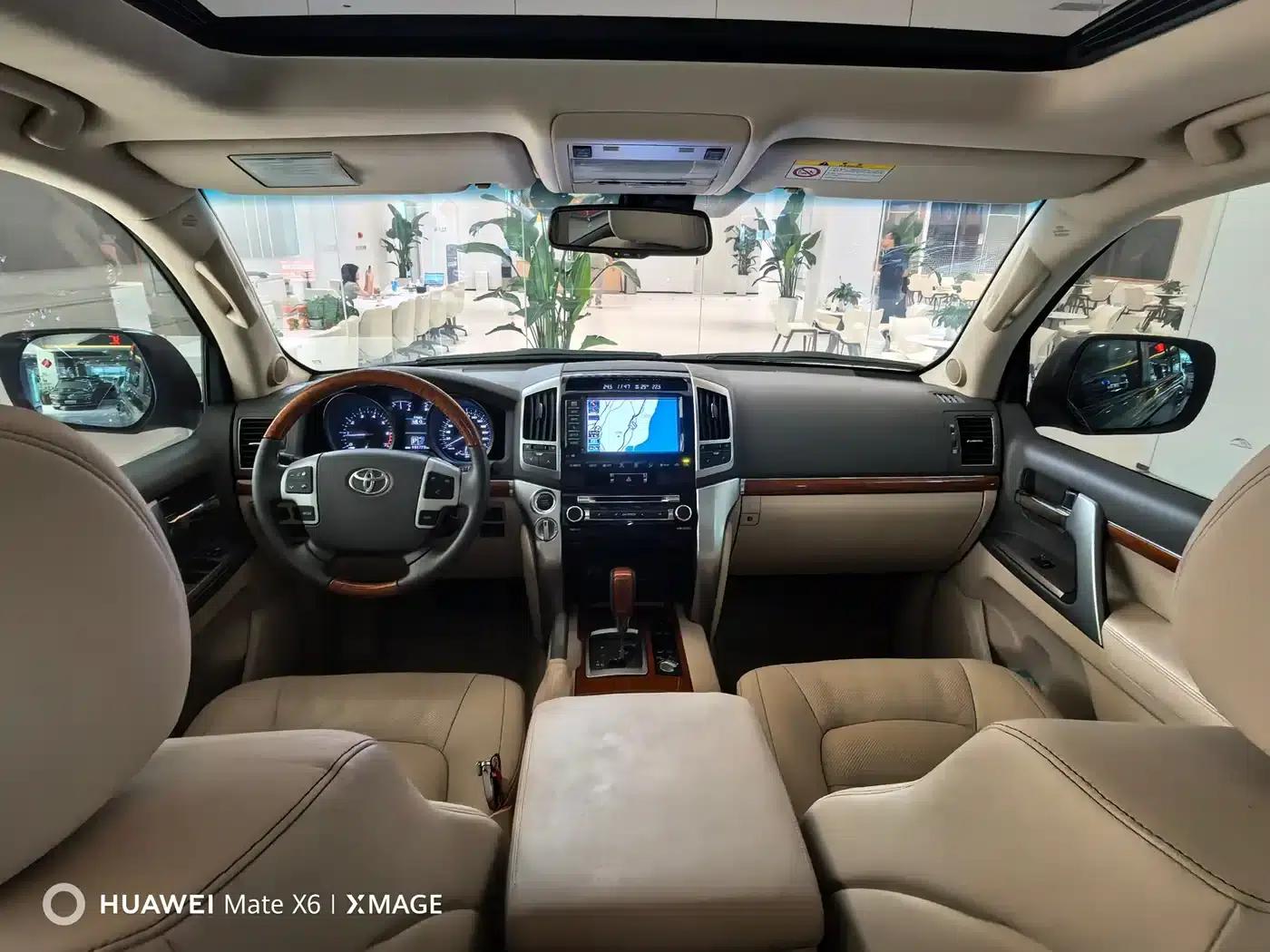 2012 Land Cruiser 4.6L Automatic VX-R — миниатюра 7