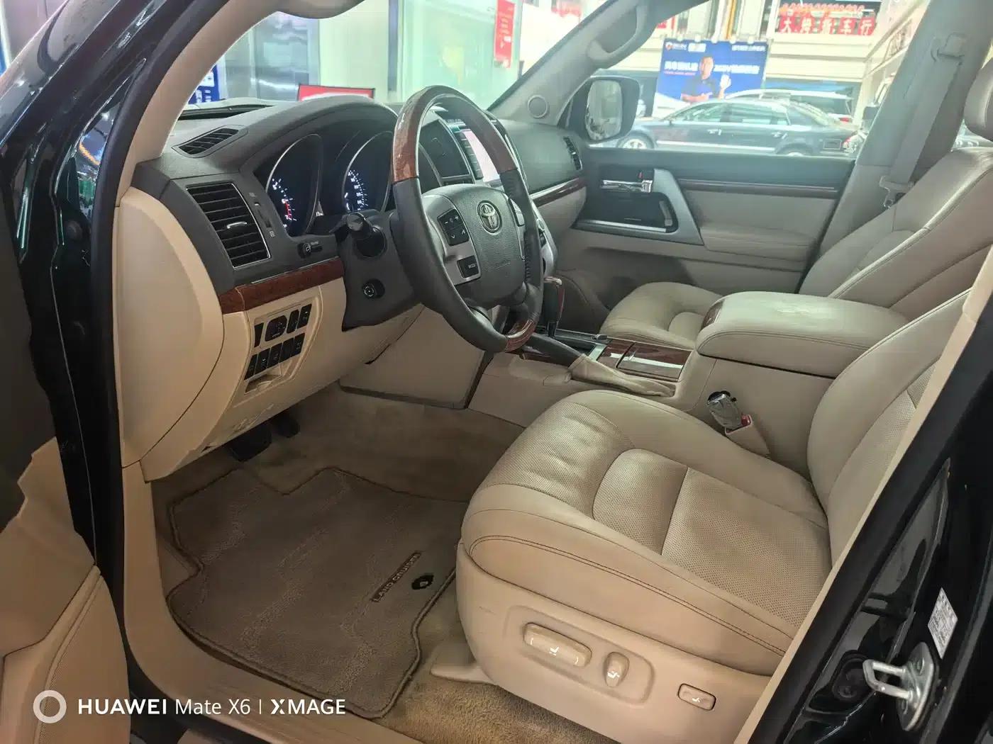 2012 Land Cruiser 4.6L Automatic VX-R — миниатюра 8