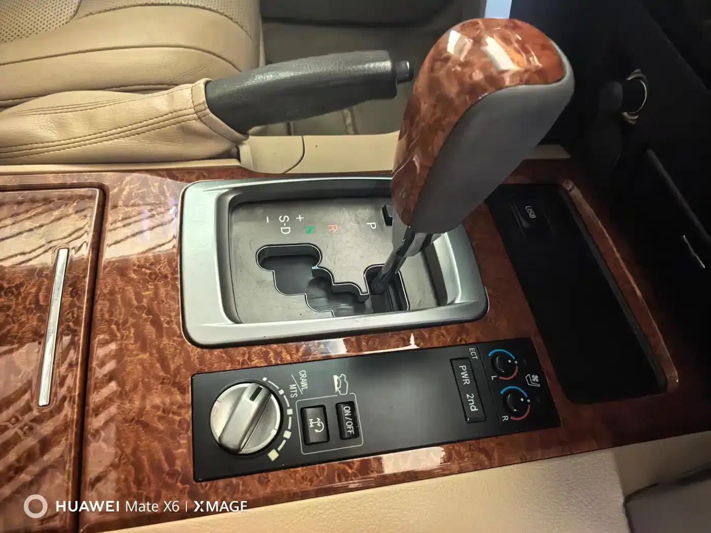 2012 Land Cruiser 4.6L Automatic VX-R — миниатюра 9