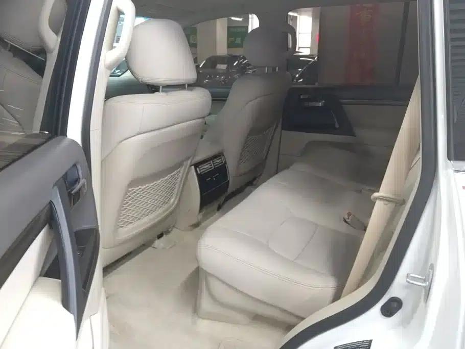 2016 Land Cruiser (Imported) 4.0L Middle East Edition — миниатюра 11