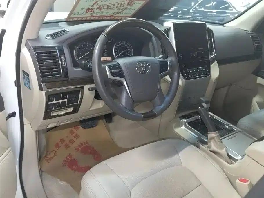 2016 Land Cruiser (Imported) 4.0L Middle East Edition — миниатюра 12
