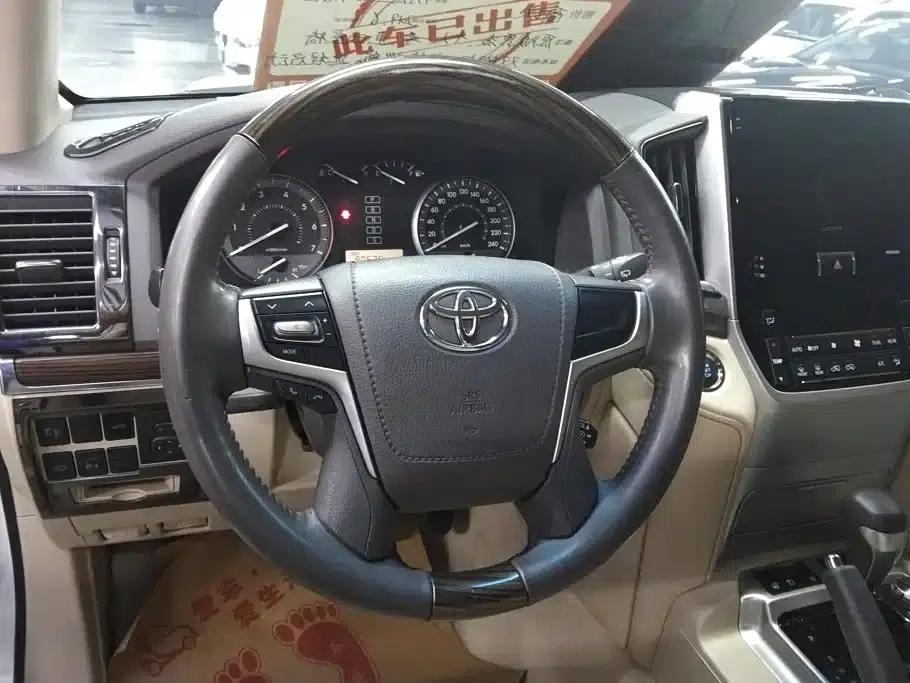 2016 Land Cruiser (Imported) 4.0L Middle East Edition — миниатюра 15