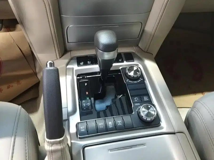 2016 Land Cruiser (Imported) 4.0L Middle East Edition — миниатюра 16