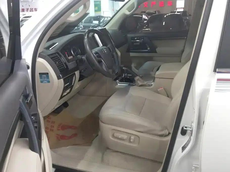 2016 Land Cruiser (Imported) 4.0L Middle East Edition — миниатюра 9