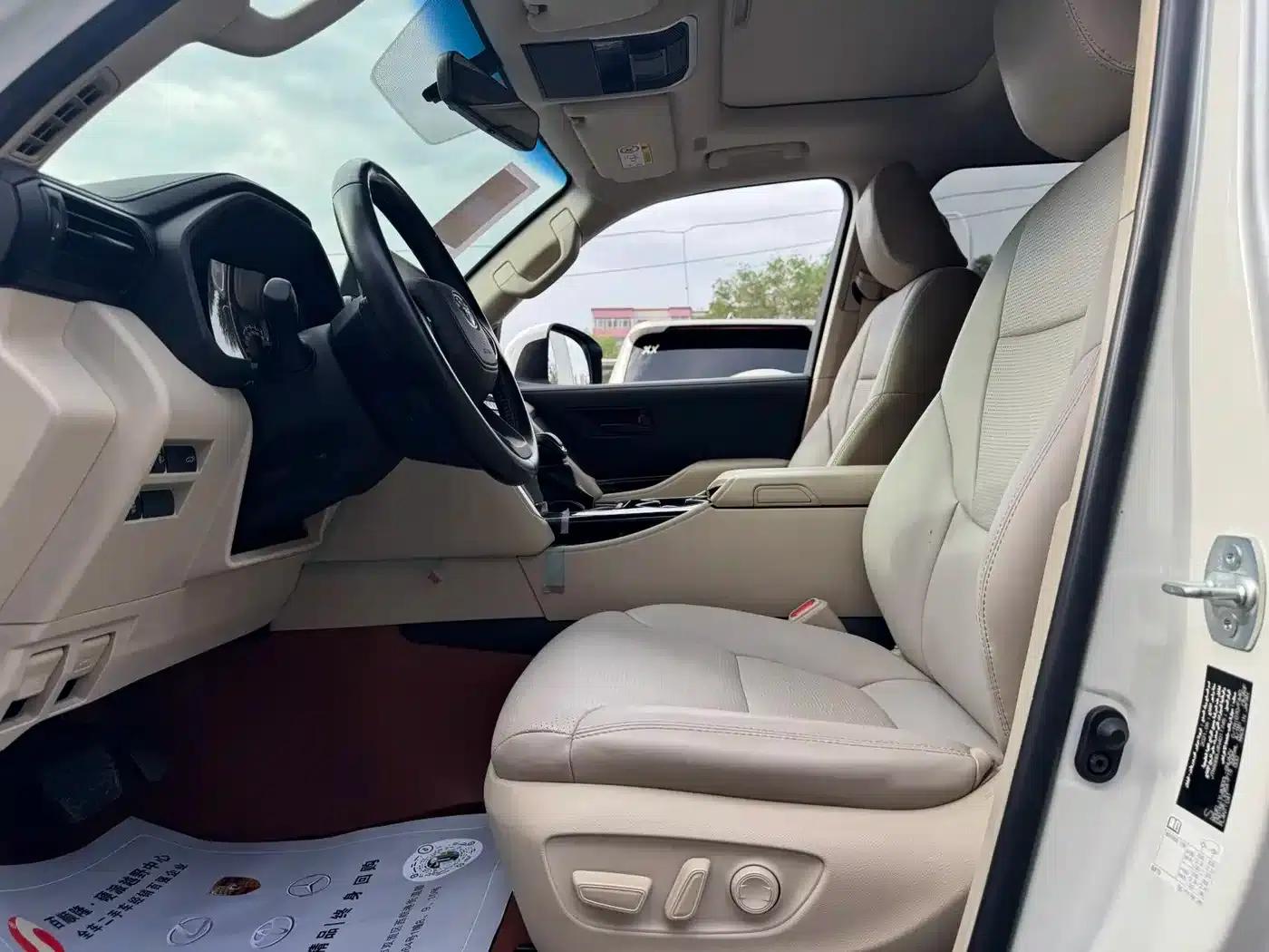 2023 Land Cruiser (Imported) 3.5T Automatic — миниатюра 4