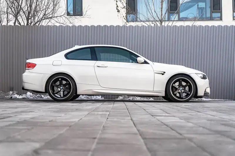 2009 BMW M3 Coupe — миниатюра 5