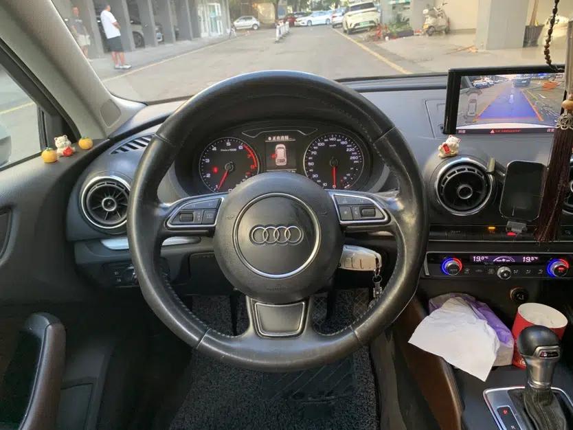 Audi A3 2015 Sportback 40 TFSI Automatic Comfort Model — миниатюра 11