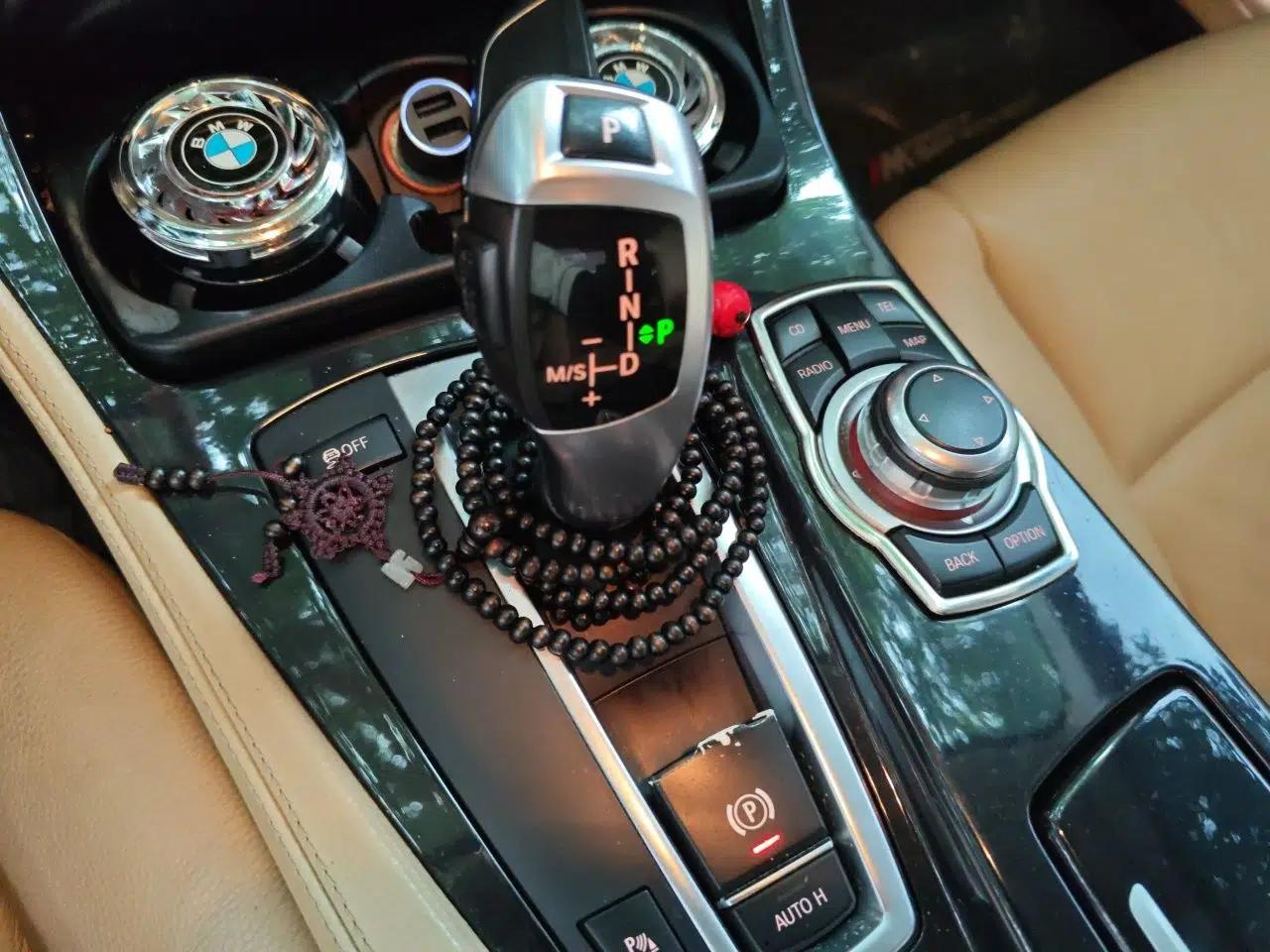 BMW 5 Series 2012 520Li Elegant Edition — миниатюра 14