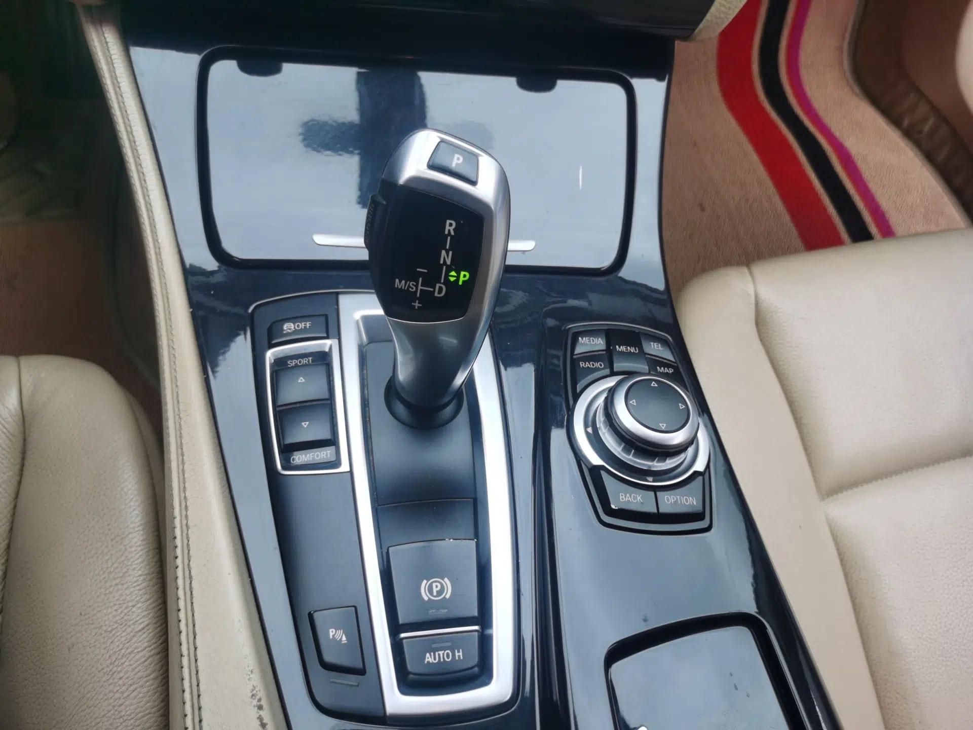 BMW 5 Series 2013 520Li Elegant Edition — миниатюра 14