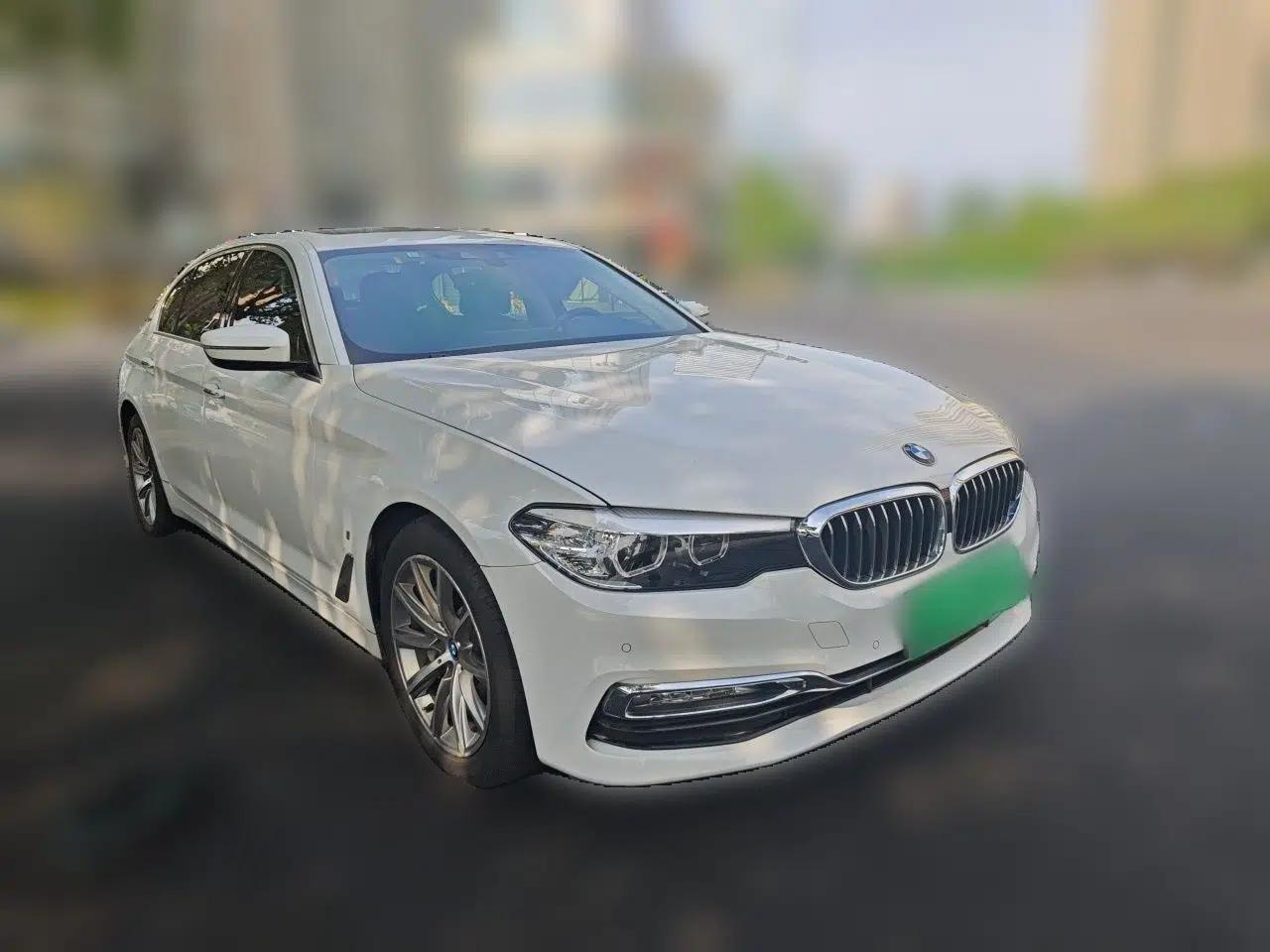 BMW 5 Series New Energy 2018 530Le Luxury Package — миниатюра 3