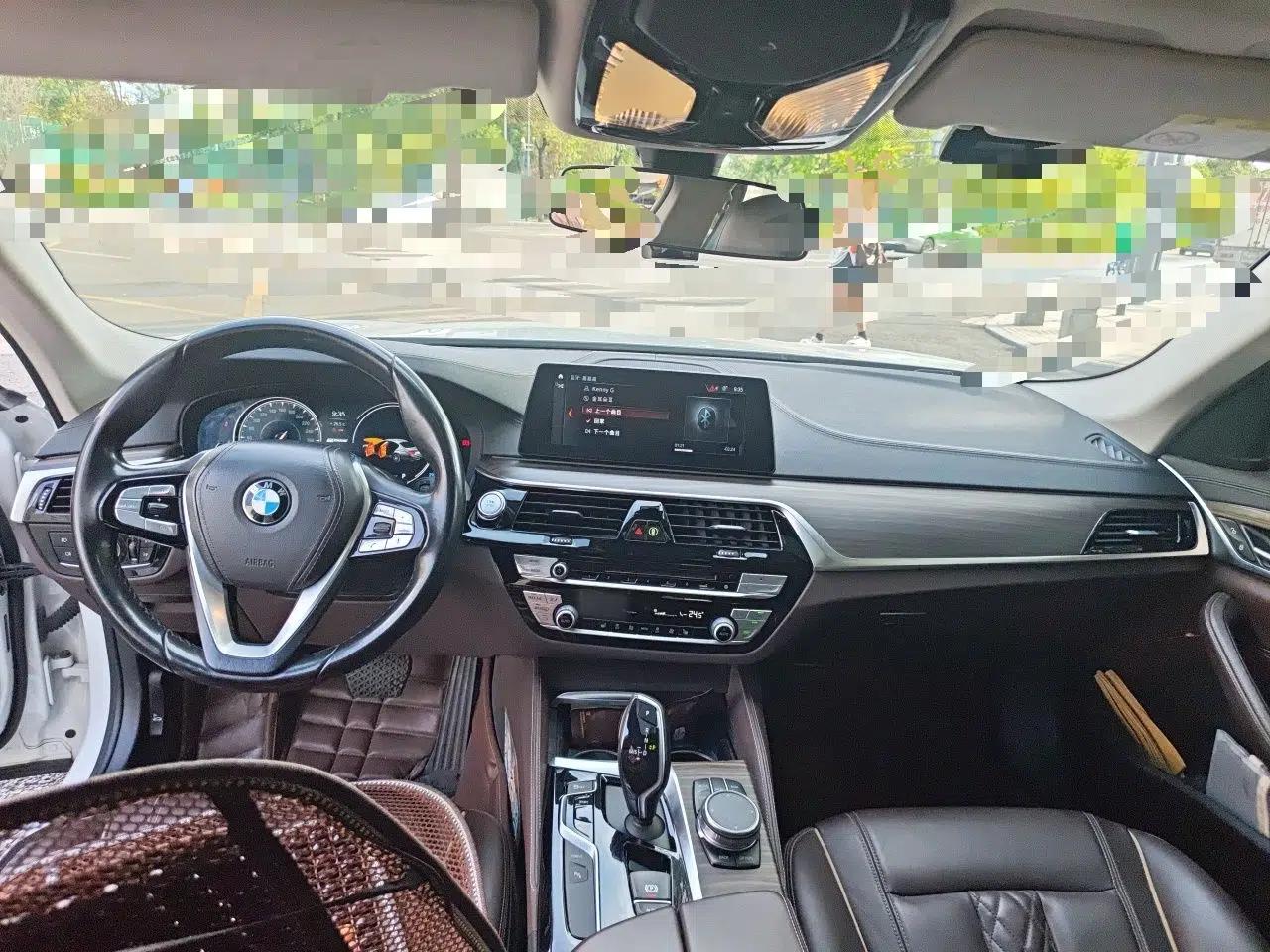 BMW 5 Series New Energy 2018 530Le Luxury Package — миниатюра 9