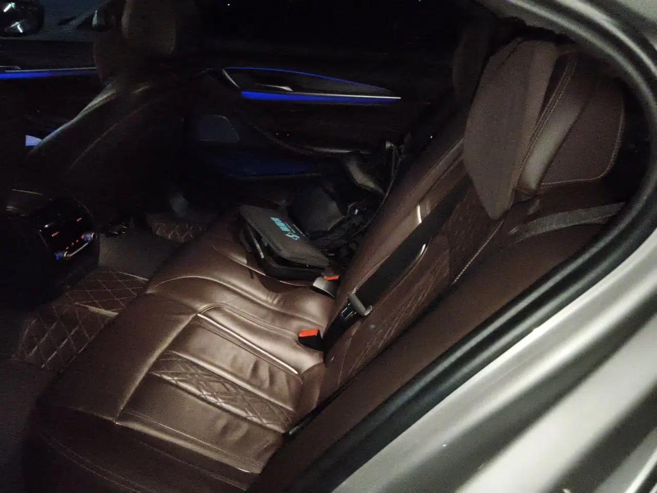 BMW 5 Series 2018 Facelifted 530Li Luxury Edition Premium Package — миниатюра 17