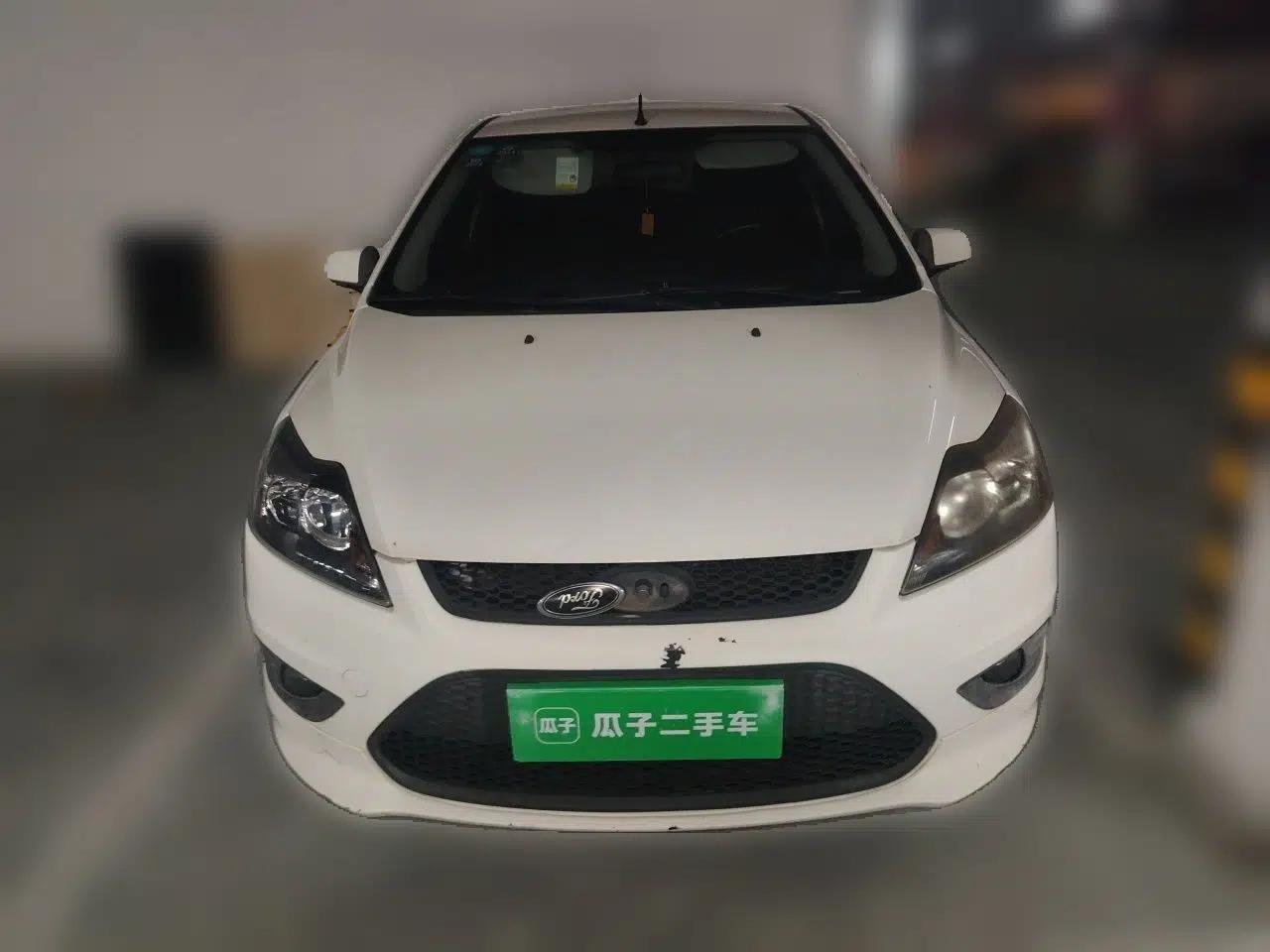 Ford Focus 2013 Hatchback Classic 1.8L Automatic Base Model — миниатюра 2
